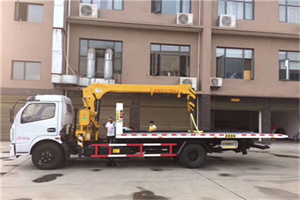 玉树附近汽车轮胎更换